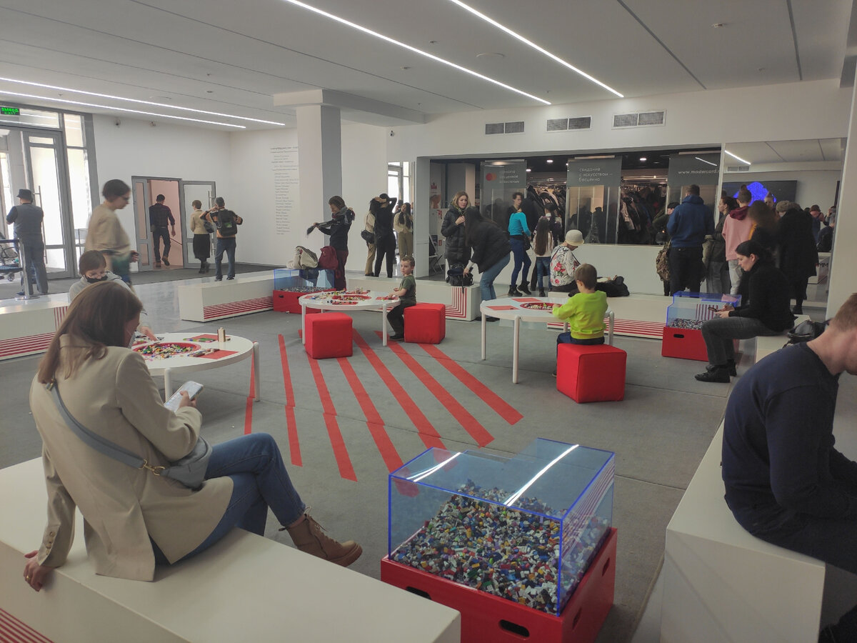 Гардероб и зона "Лего". Листайте галерею >>