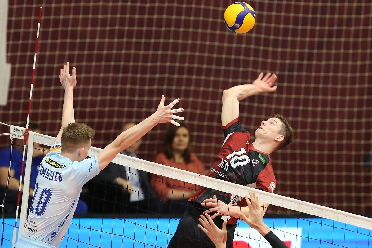 Павел Железняков в атаке / фото: nn-volley.ru