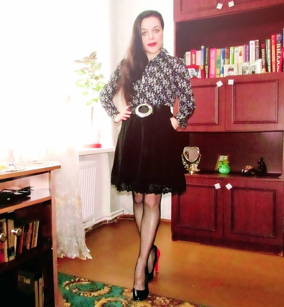 Качество фото не очень - дома темно, но суть понятна - на работу такой ансамбль  носить можно.