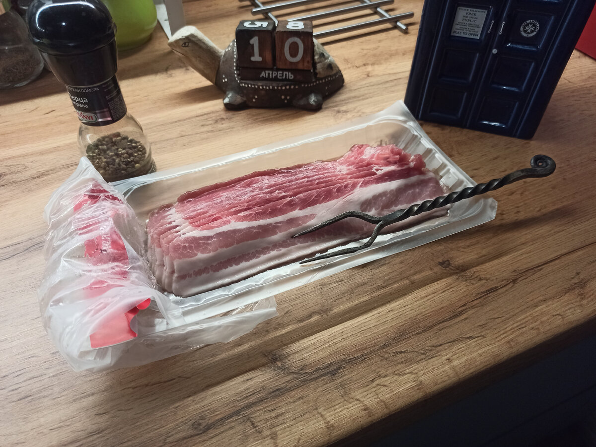 Сам Доктор Кто прилетел на запах бекона ( правда, в первой серии пятого сезона он его негодующе отверг, подробнее об этом - в конце статьи) 