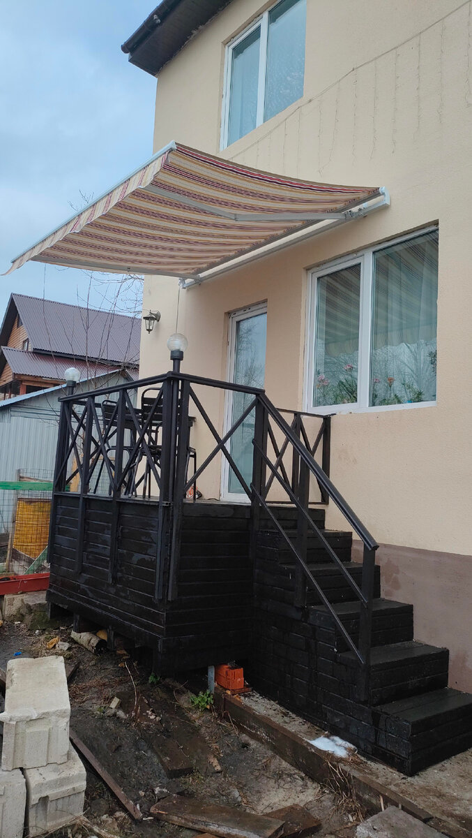 Наконец нашли маркизу для патио в метро за 17 тыс. Повесили.  Красотень.