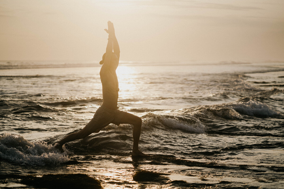 С санскрита «пратьяхара» можно перевести как абстрагирование. 