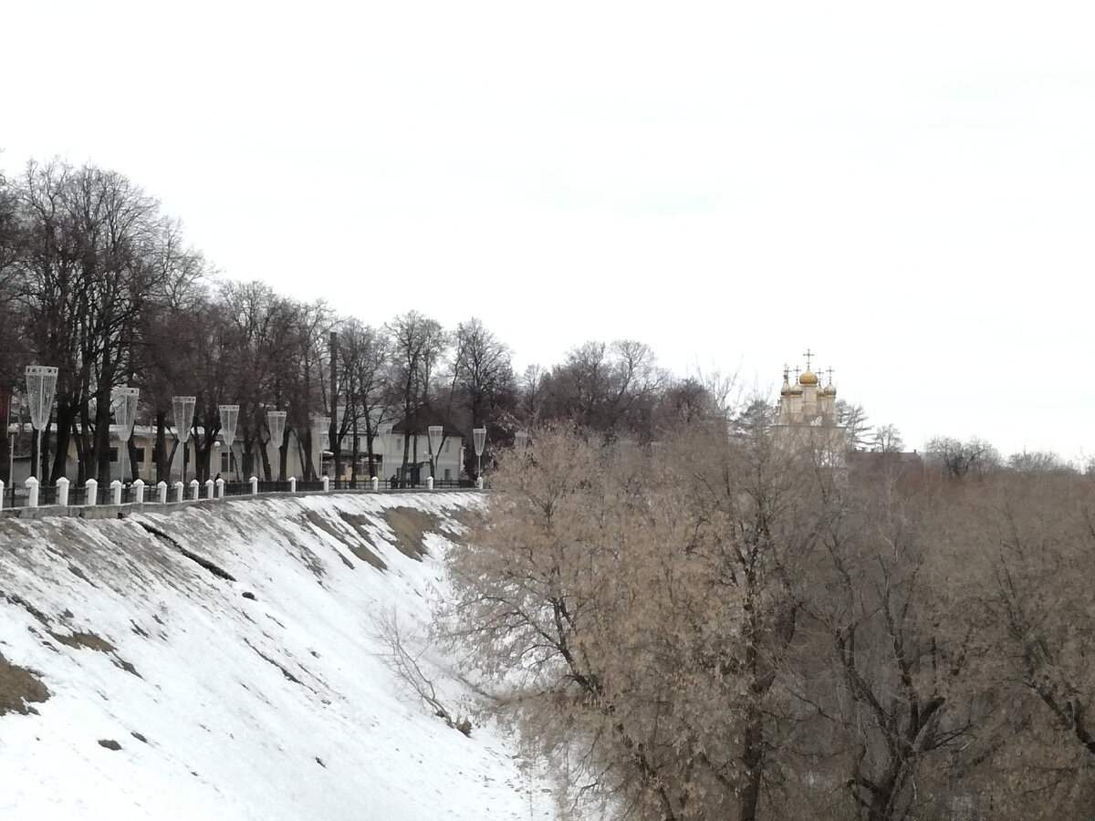 Крутой берег близ Рязанского кремля. Фото автора