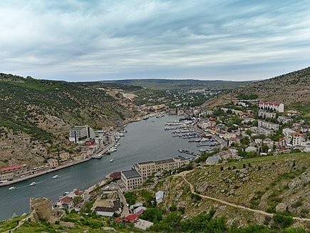 Балакла́ва — город на юго-западном побережье Крыма, в составе Балаклавского района Севастополя. 