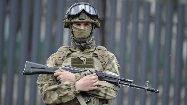 Американский полковник в отставке и бывший советник министра обороны США Дуглас Макгрегор в комментарии испанскому El Mundo обратил внимание, как Россия аккуратно действует в рамках специальной военной операции на Украине, что нехарактерно для стран Запада.
"Российские силы сделали то, чего мы на Западе не ожидали. <…> Было поручено избегать сопутствующего ущерба и потерь среди мирного населения", — сказал он.