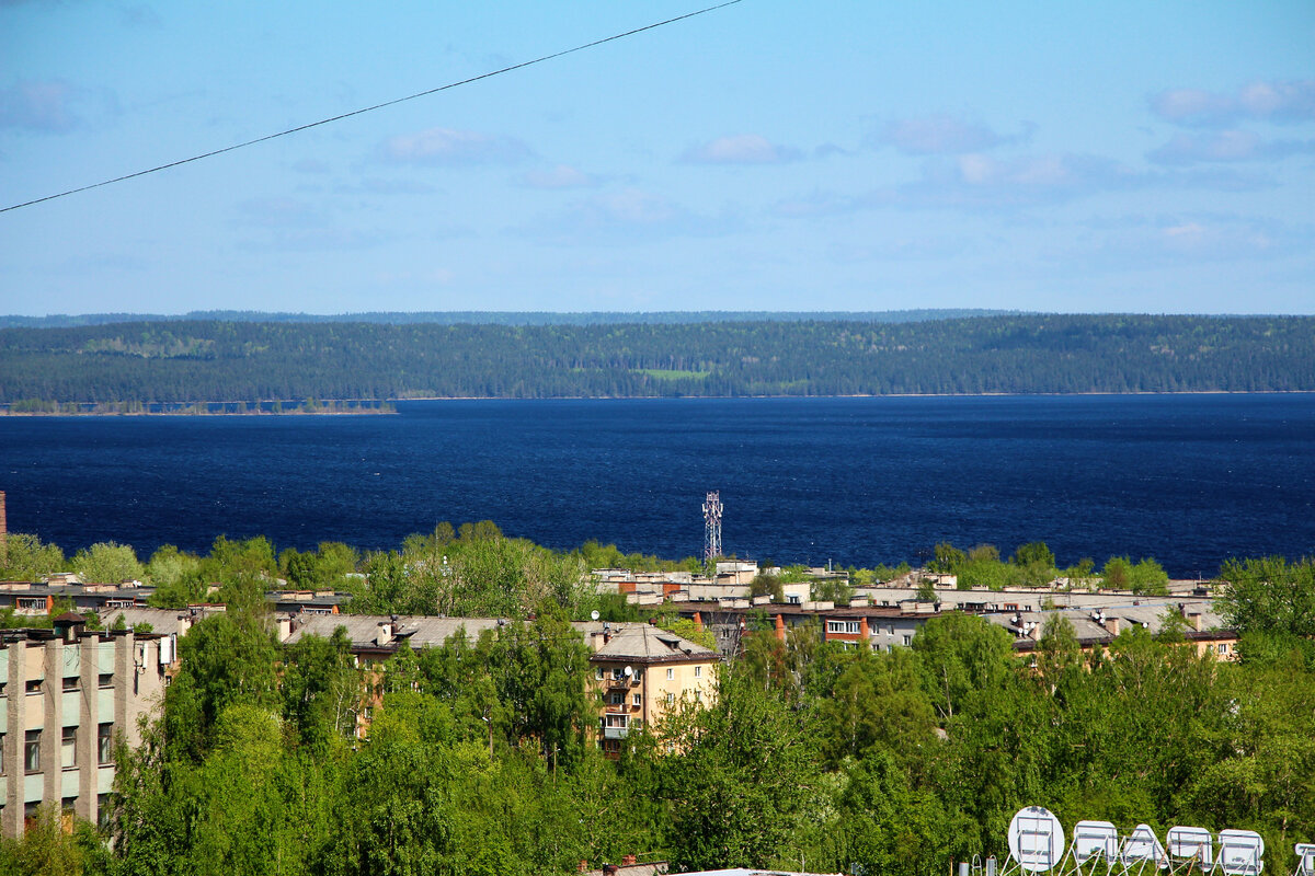 Вид из окна моего кабинета в Петрозаводске.