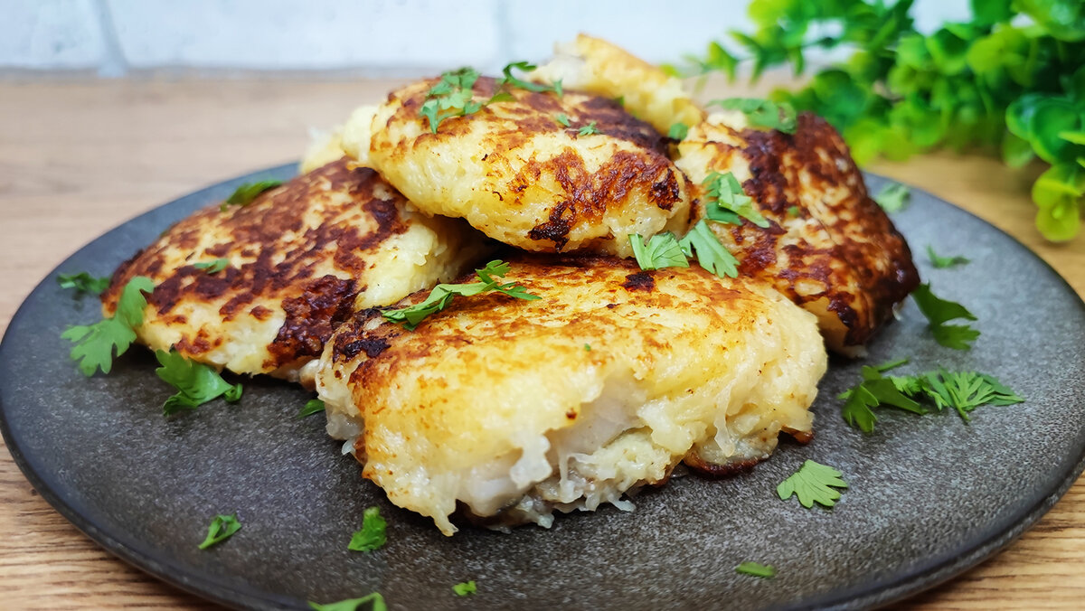 По этому рецепту даже минтай получается очень вкусный и сочный. Простой  рецепт вкусной рыбы, которую и для гостей не стыдно подать | Карамелька |  Дзен