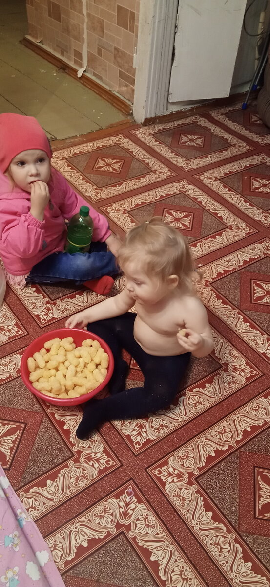 Алиса собралась гулять. 