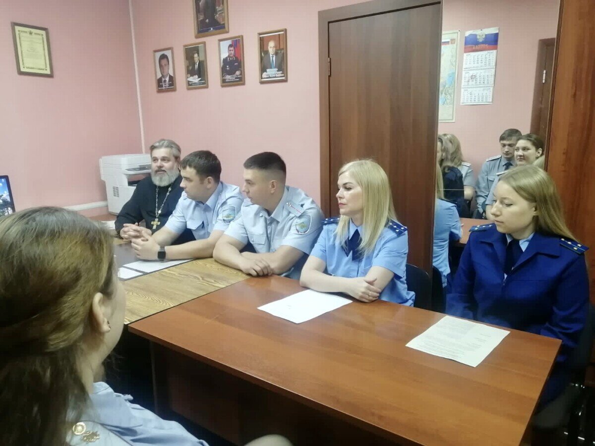 
16 июня 2022 года в ФКУ УИИ ГУФСИН России по Кемеровской области г.  Новокузнецка прошла встреча сотрудников филиалов по Кузнецкому,  Орджоникидзевскому, Куйбышевскому, Новоильинскому, Центральному,  Заводскому районам с сотрудниками ГИБДД.