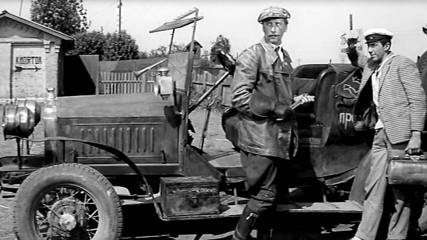 8 июля 1968 года на экраны вышла комедия Михаила Швейцера «Золотой телёнок» — первая советская полнометражная экранизация произведений Ильи Ильфа и Евгения Петрова.-6