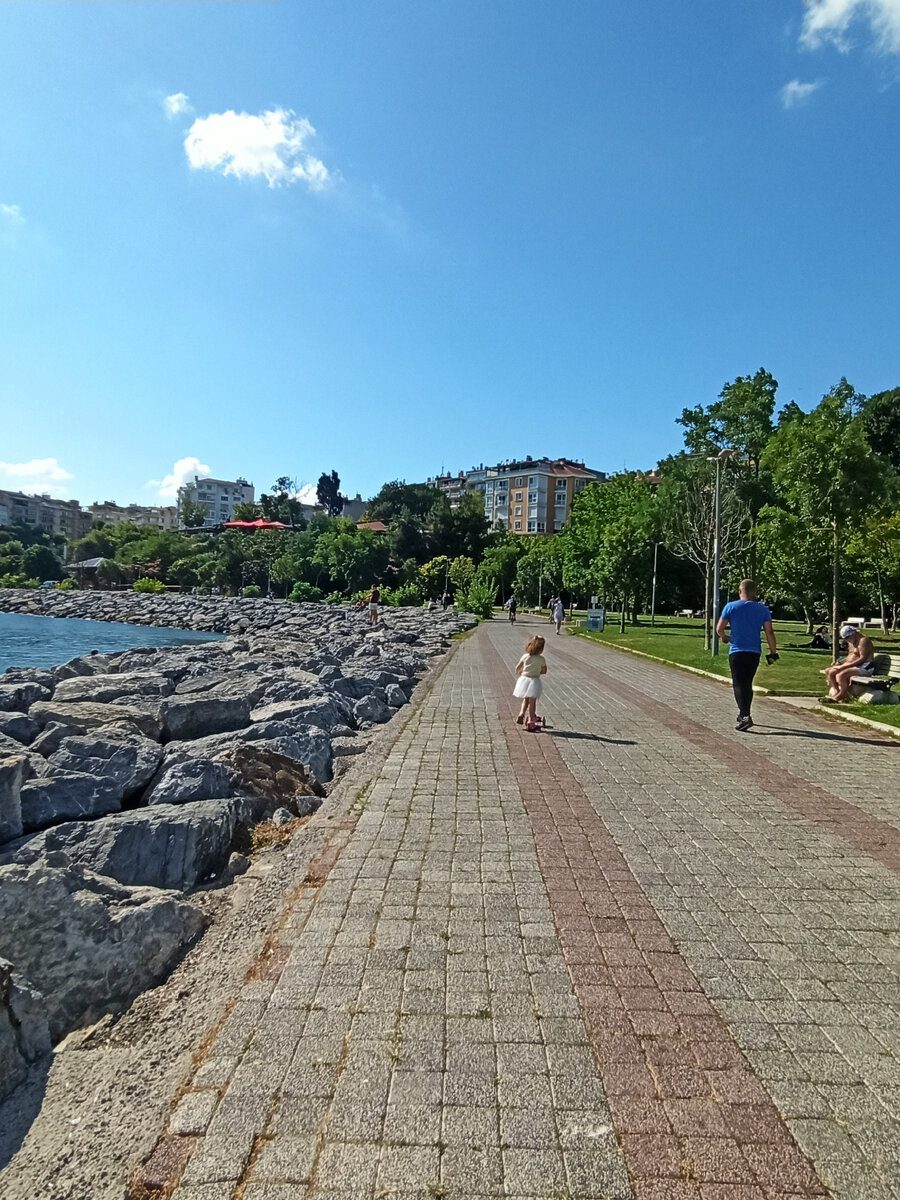 Набережная района Мода