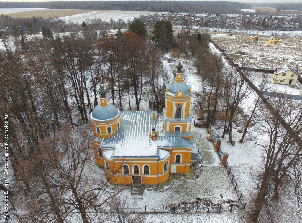 Церковь Спаса Нерукотворного Образа в Спас-Торбеево Сергиево-Посадского района Московской области. Фото Д.В. Иванова, 2015 г. Материал из свободных источников 
Построена в 1866 г. на месте бывшей деревянной церкви по инициативе и на средства князя С.С. Урусова. 
