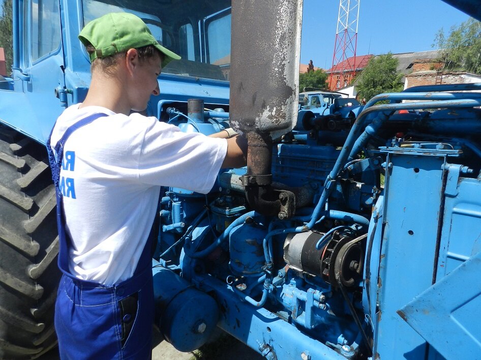 трактор john deere 6910. техник механик сельскохозяйственной техники. техник механик. техник механик сельскохозяйственной техники. техник механик сельскохозяйственной техники.