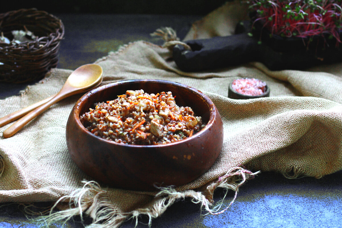 Гречка по-купечески от Елены Некрасовой. Просто захотелось. Прекрасное и уютное "зимнее" блюдо. Рецепт вас уже ждет: https://t.me/urbanistka_vl