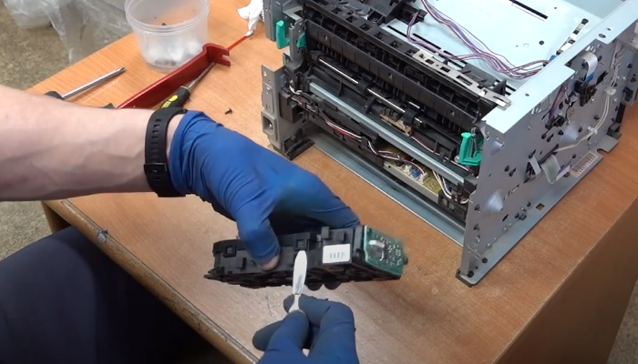 Фото 94. Собираем редуктор. Ставим на место шестерни