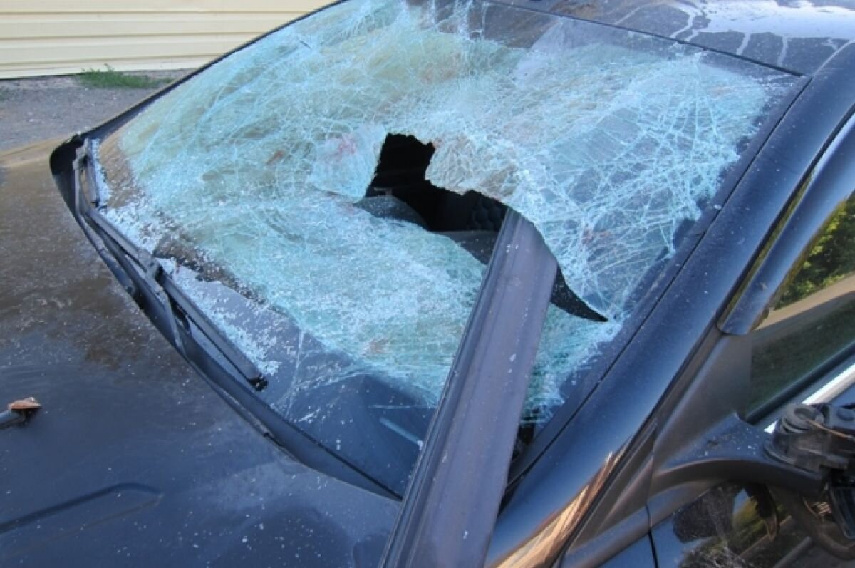    В Прикамье дебошир разбил чужую машину, устал и уснул на капоте