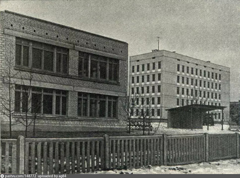 Ясли-сад 299 и школа 337. 1964 год. Фото с сайта www.pastvu.com