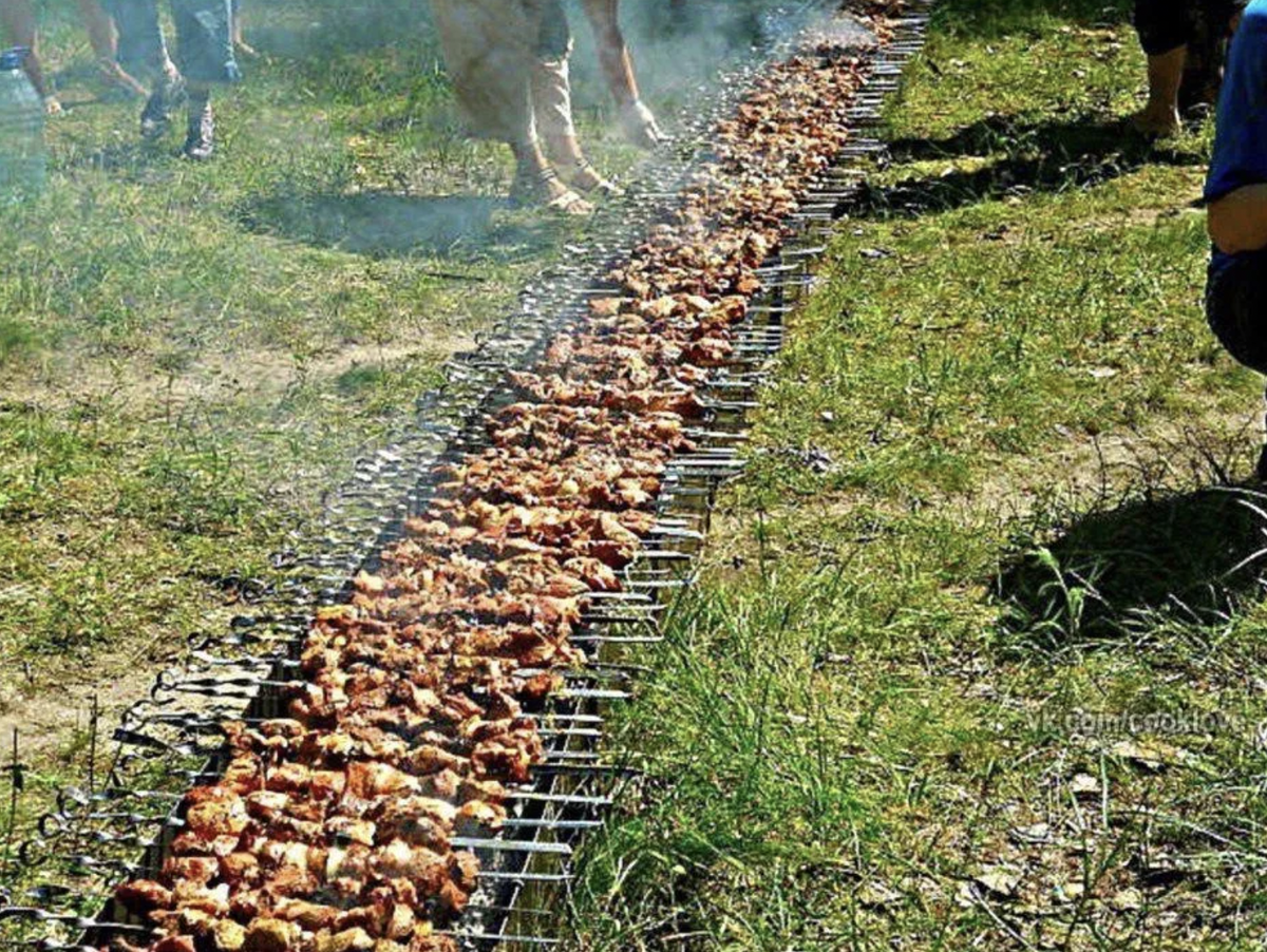 Поехали в лес. Скоро шашлыки. Пора на шашлыки.