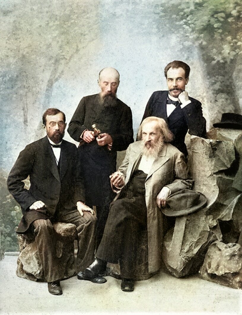 Сидят С. Вуколов и Д. Менделеев, стоят К. Егоров и  П. Земятченский. Фото Е. Л. Мрозовская