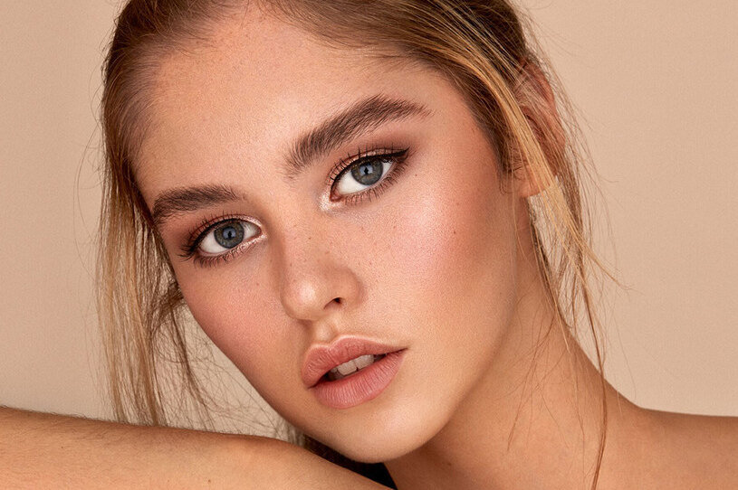     Как красиво зачесать брови простым глицериновым мылом: трюк для укладки, как в салоне