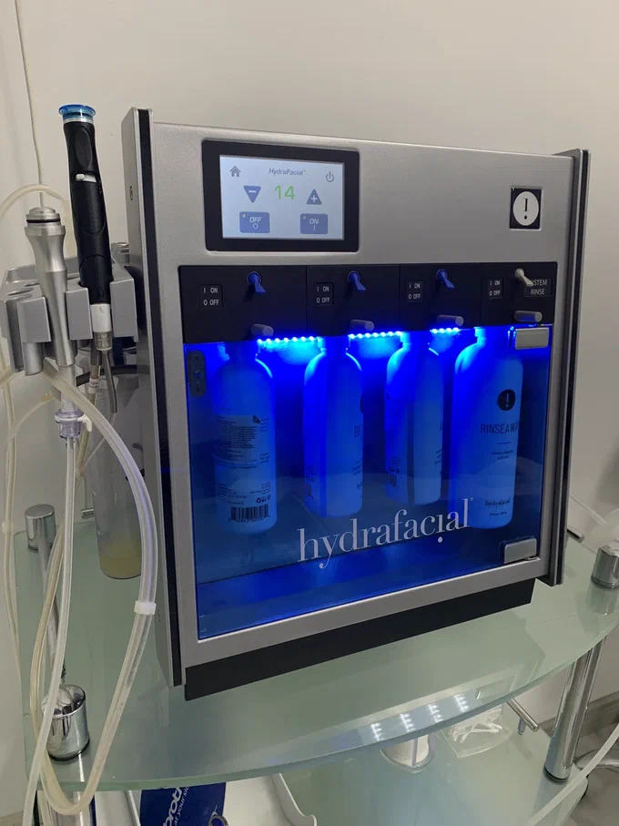 Аппарат HydraFacial. Фото предоставлено Д.Р. Гришкяном. Имеются противопоказания, требуется консультация специалиста