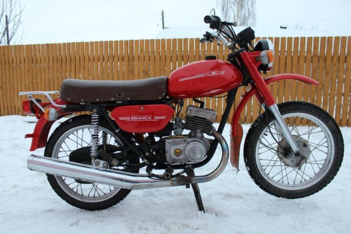 ММВЗ-3.112.11 - сельский вариант: с приподнятым глушителем, перемычкой на руле и передним крылом, крепившимся к нижней траверсе передней вилки, имел дефорсированный на 2 л.с. двигатель