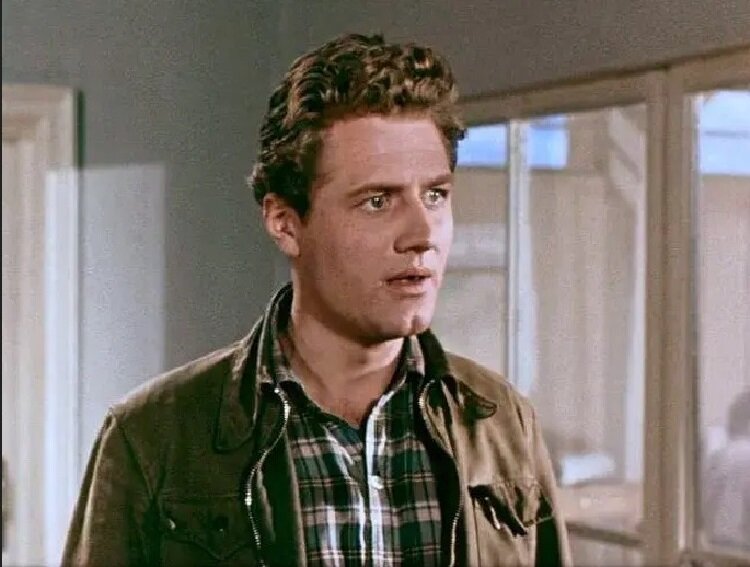 Первый муж Н.Фатеевой - актер Леонид Тарабаринов