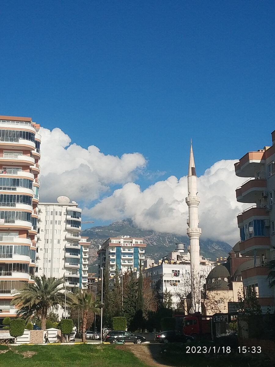 Сегодня на улицах Махмутлара. Фото автора.