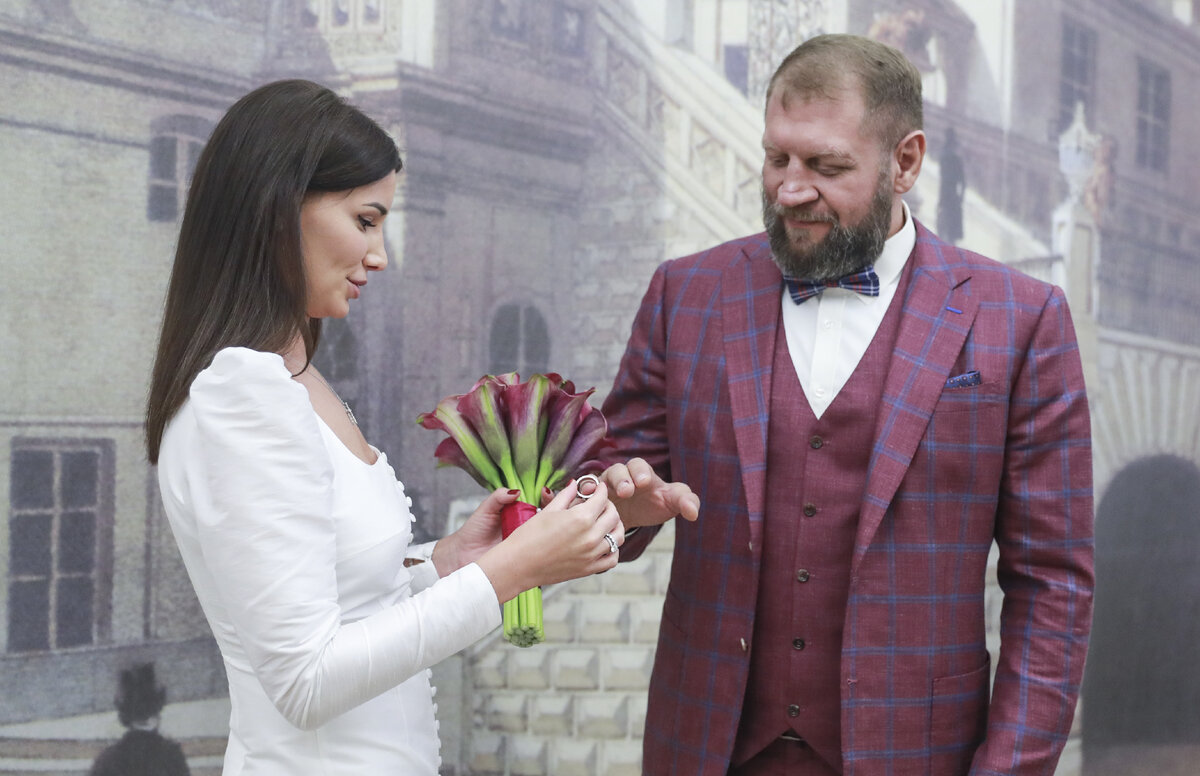 Полина и Александр Емельяненко на повторной регистрации брака в октябре 2022 года. Фото Федор Успенский, «СЭ» 