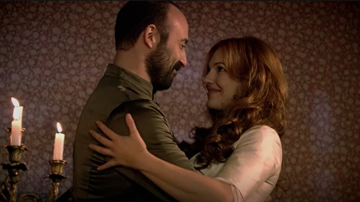 Хюррем, я всегда буду рядом. Если что-то случится – дай знать непременно. Вместе мы справимся со всеми невзгодами. Скриншот ВВ