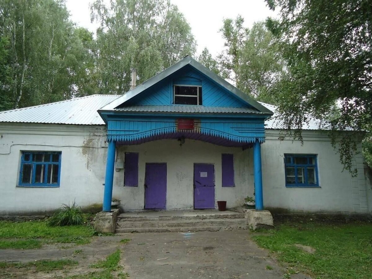 Местный сельский клуб