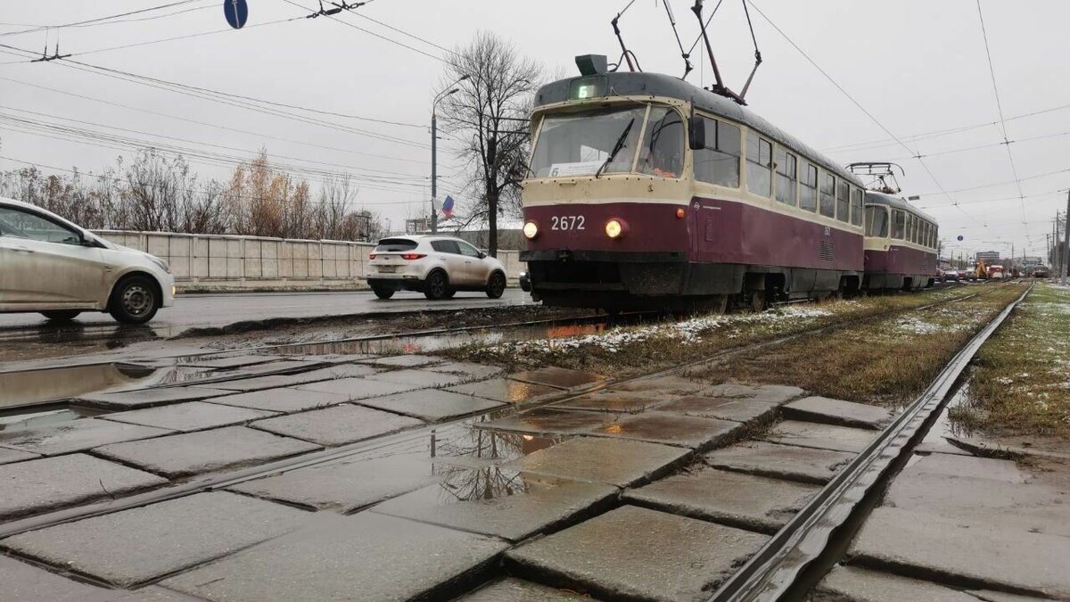     Губернатору Нижегородской области Глебу Никитину и вице-премьеру Правительства России Дмитрию Григоренко показали первый участок новых трамвайных путей в Сормовском районе Нижнего Новгорода. Визит чиновников на стройплощадку состоялся 3 декабря. Об этом сообщается в Telegram-канале главы региона.