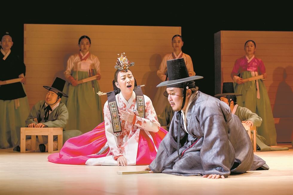 Первый зарегистрированный пример корейской дорамы относится к периоду Корё. Считается, что в это время была создана первая форма корейской дорамы.