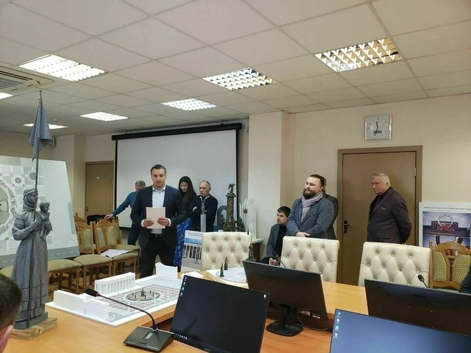     На снимках с заседания можно рассмотреть эскизы вариантов нового памятника. Фото: телеграм-канал Министерства культуры Беларуси