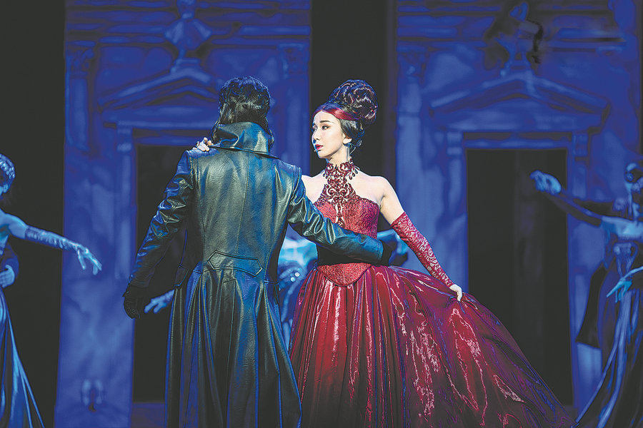 На балу у графа Монте-Кристо (Фото: "Чайна Дейли")