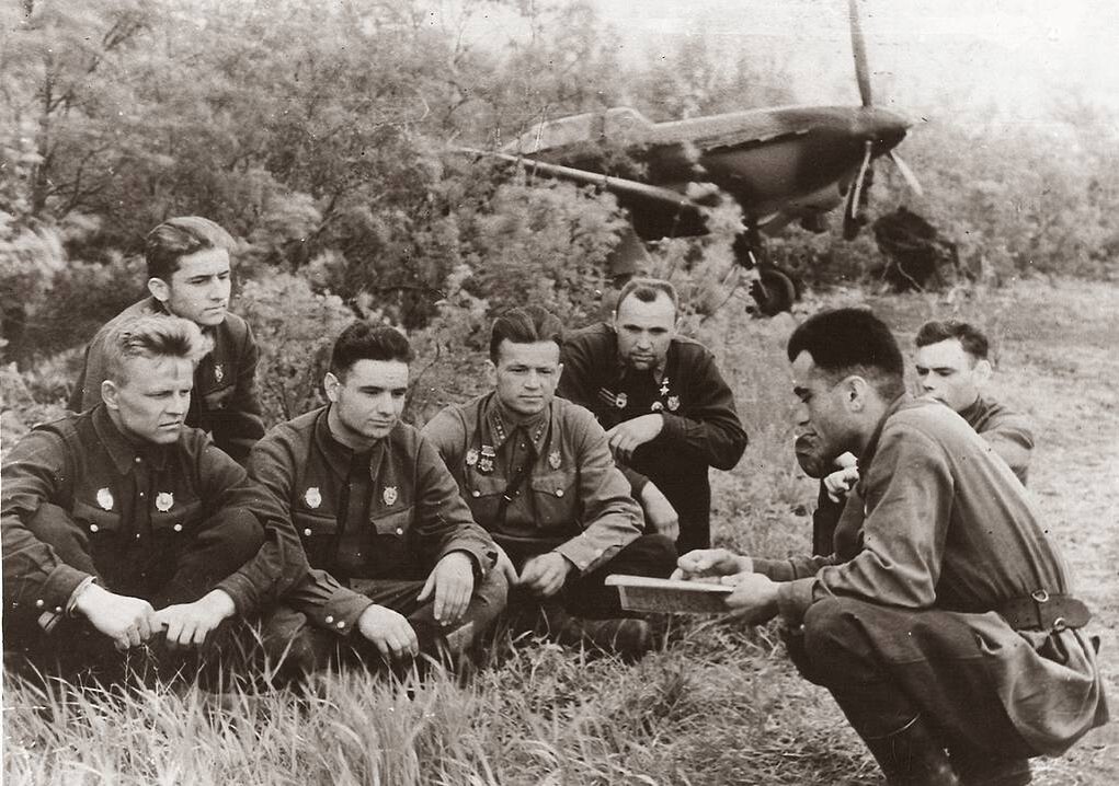 С однополчанами, 1942 год / Крымскотатарский музей культурно-исторического наследия, Симферополь