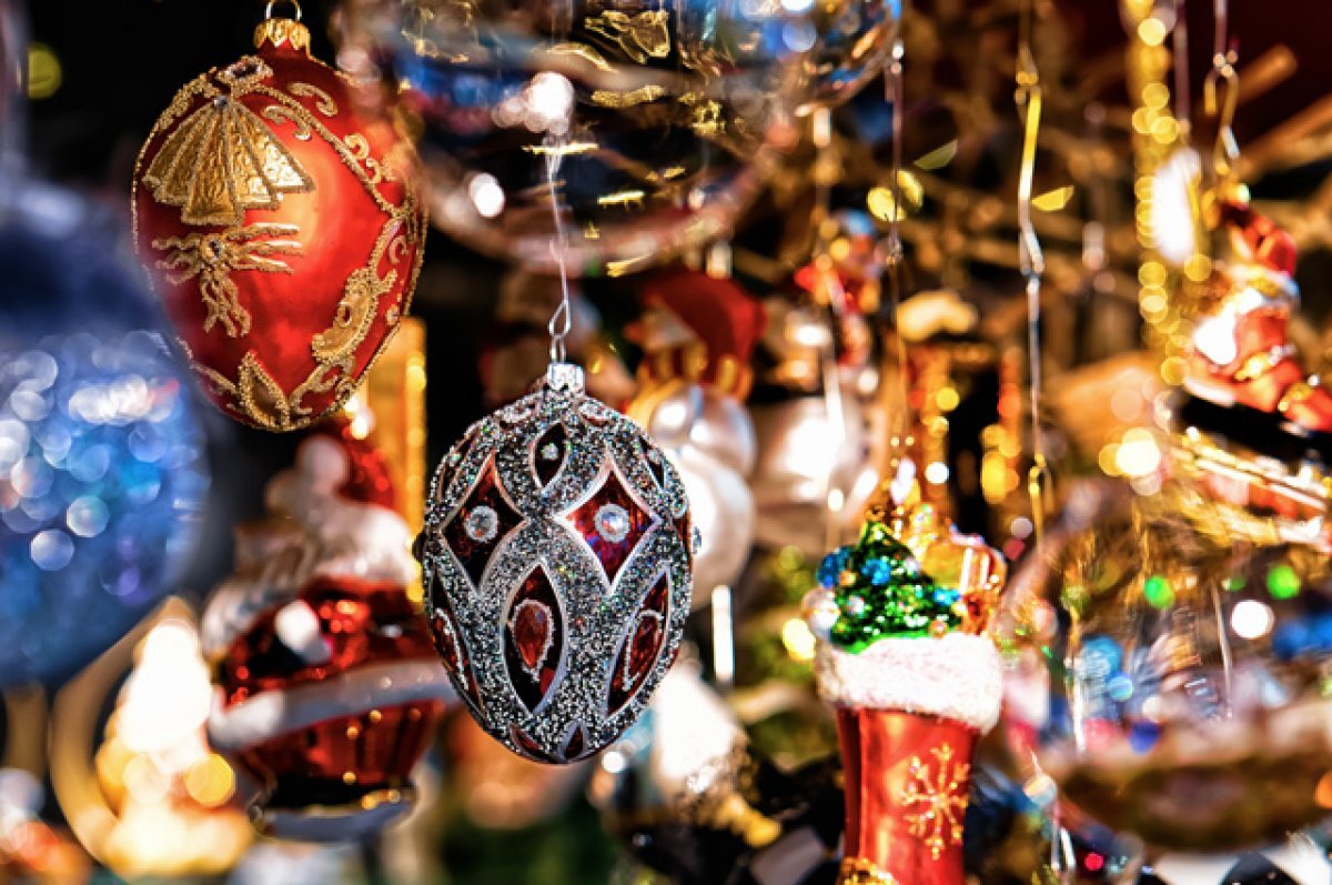    Операция «Ненависть». Киев направил в Луганск нацистские елочные игрушки