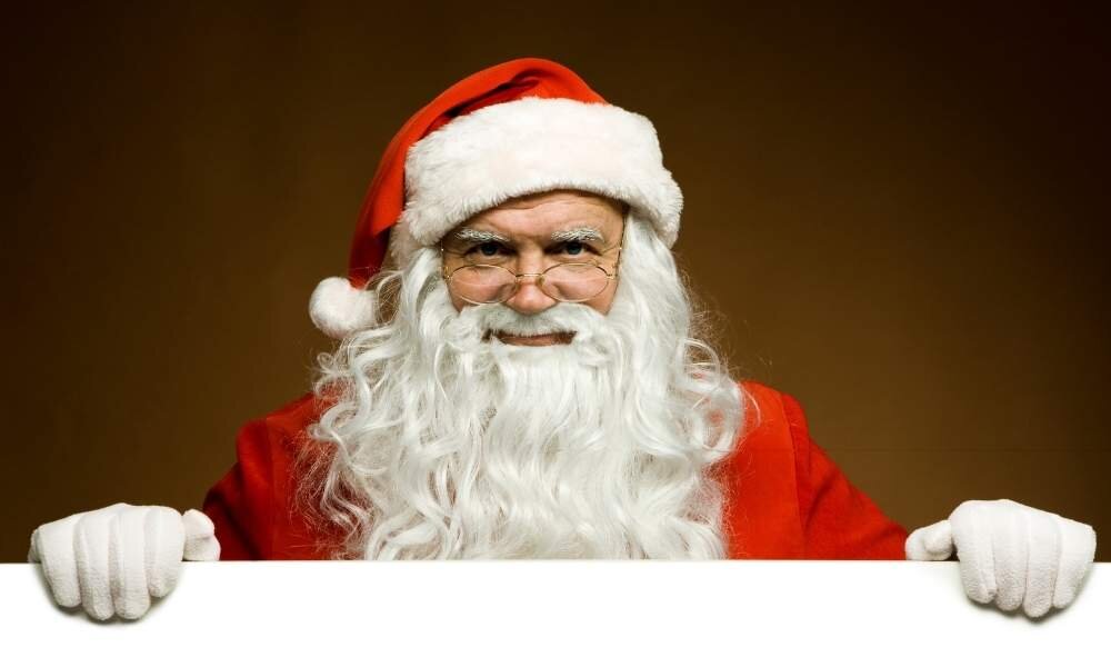 Привычный многим образ Санты. Фото с сайта: https://zenitemarcas.com.br/aumente-suas-vendas-no-natal/