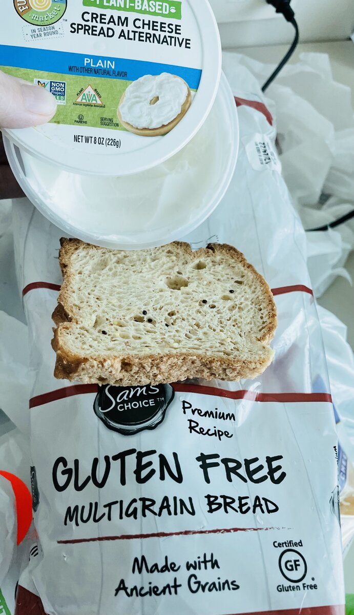 Хлебушек дорогой, но иного выхода нет. Стоит $6,50 и плавленный сыр dairy free $3,99