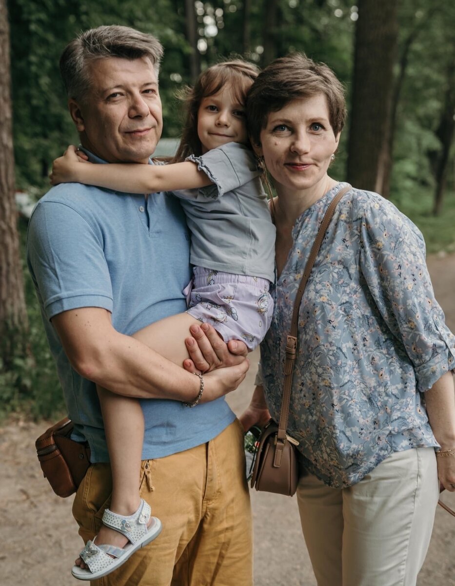 С женой Татьяной и младшей дочкой Никой