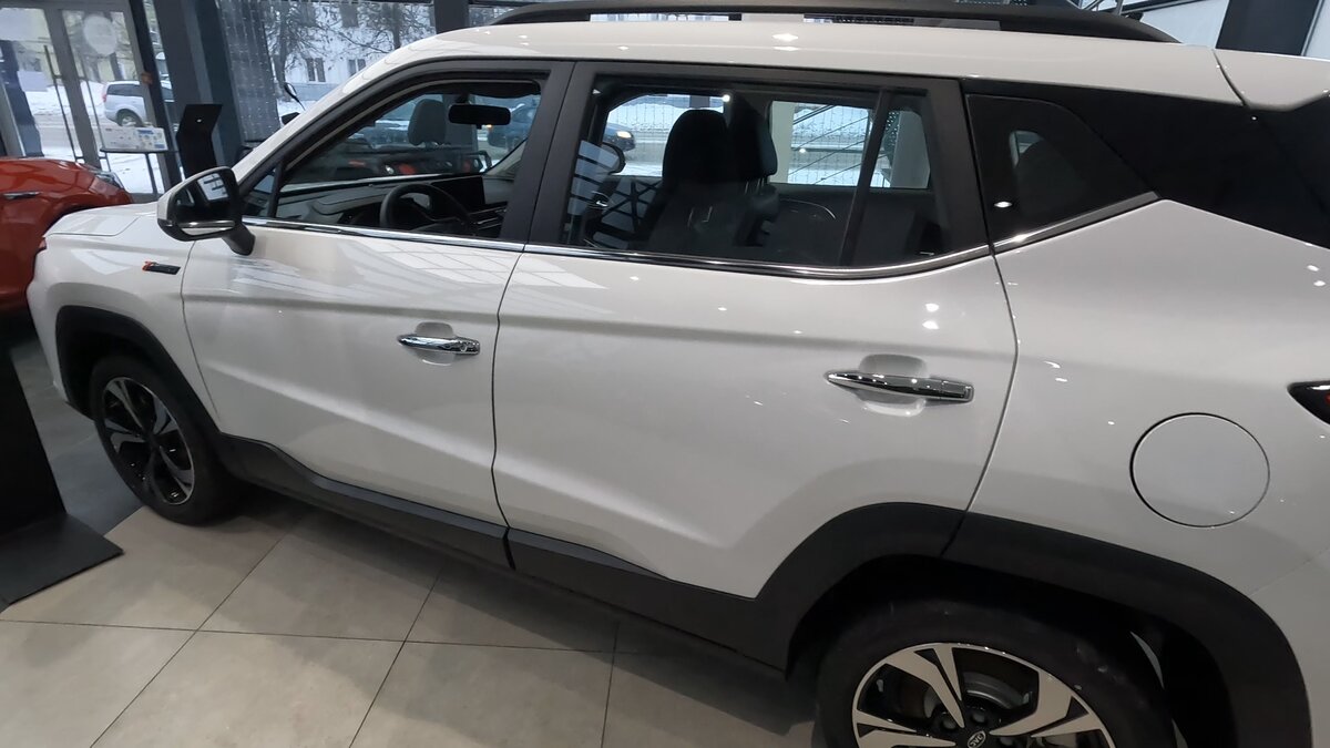 Очень некрасивый вид боковой части кроссовера