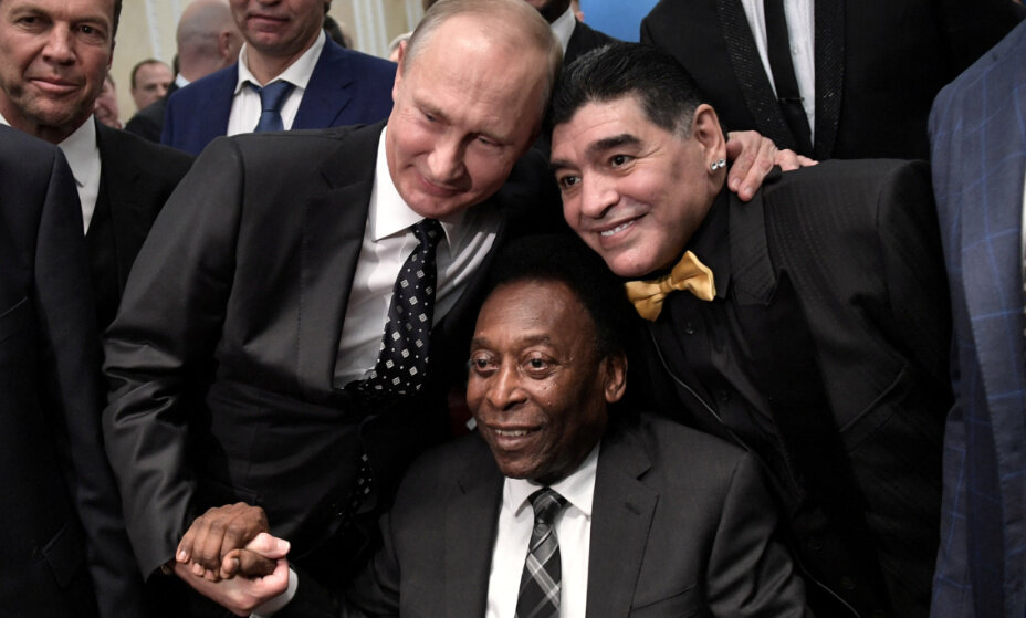    Пеле побывал в России на жеребьевке ЧМ-2018. Фото: Reuters