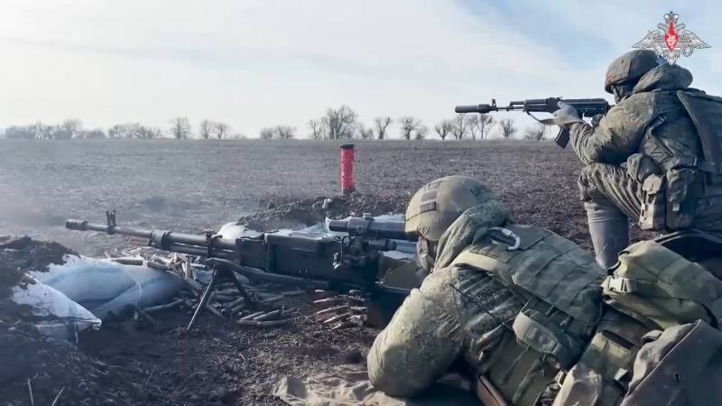 Пулеметчики ВДВ на учебной позиции