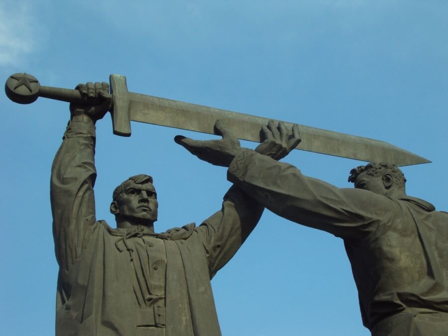 Памятник тыл фронту в магнитогорске рисунок