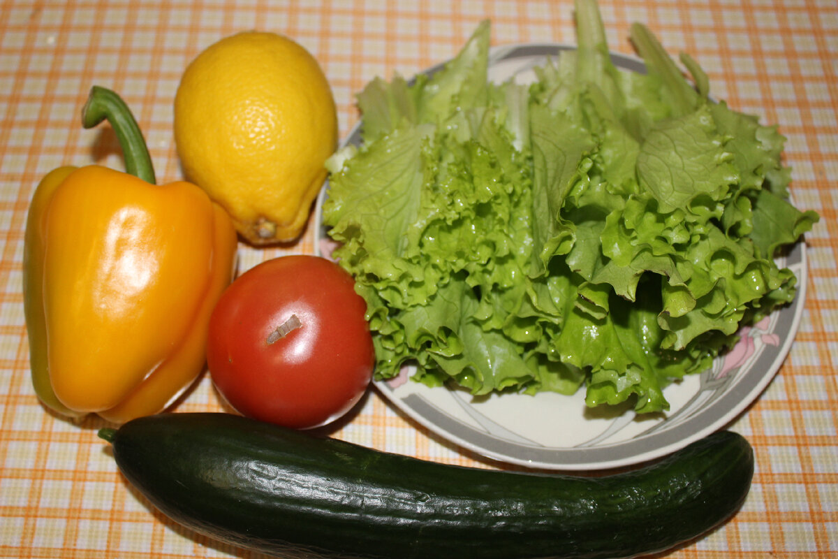 Фото автора. Готовим овощи и зелень.