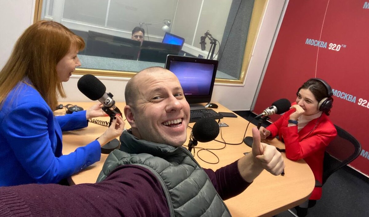 Ольга Шандуренко и Сергей Рыжов в студии программы "Дома хорошо" на Москва.FM