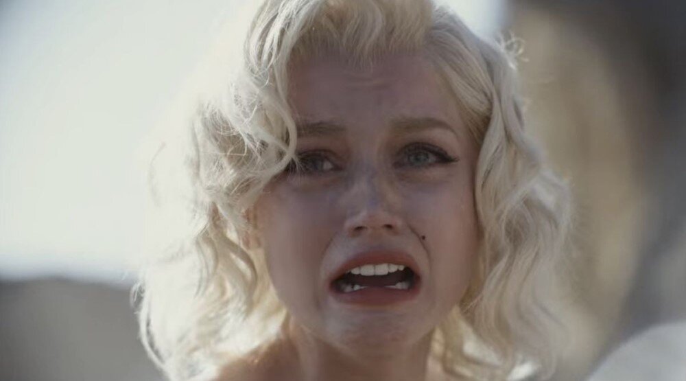     Кадр из фильма «Блондинка» (2022)