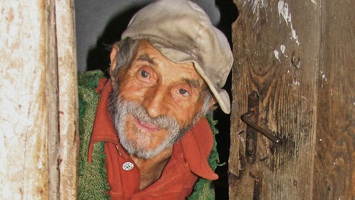     В Ставрополе мужчина подделывал документы, чтобы забирать деньги умерших граждан, сообщили в пресс-службе управления ФСБ по региону.