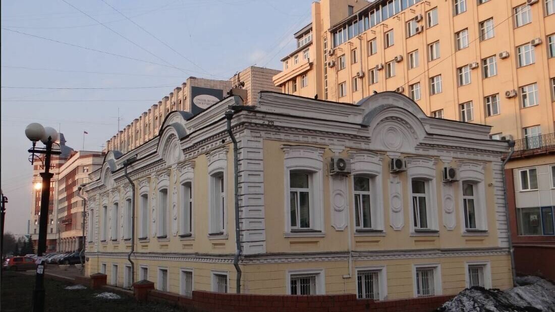 новости архитектуры в омске. новости архитектуры в омске. кирпичная архитектура омска. старинные дома в омске. ул комиссаровская 18 омск.