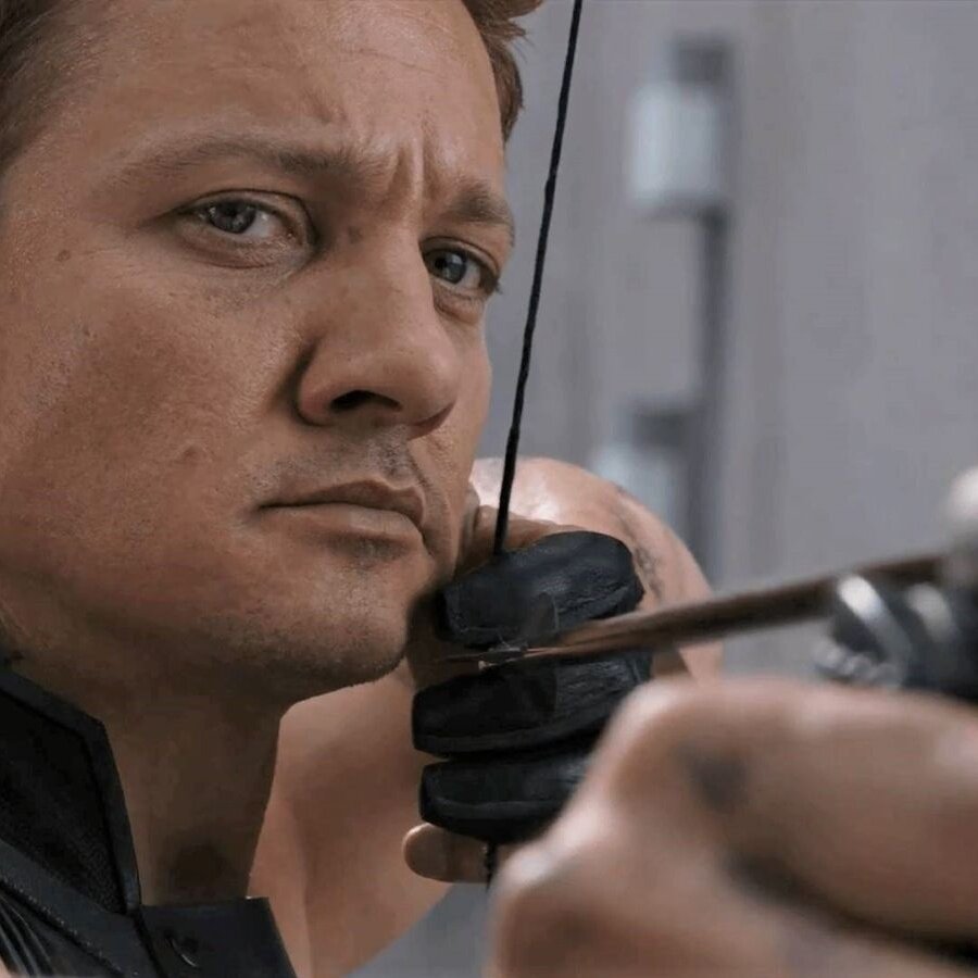 Соколиный глаз- Джереми Реннер и в жизни смелый и защитник слабых